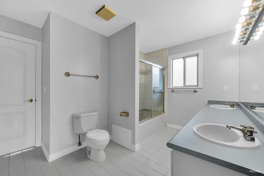 2986 W 35th Avenue Vancouver, BC - 29