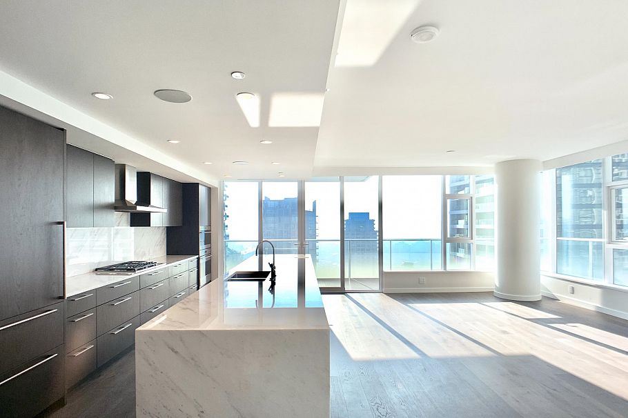 2504 1335 Howe Street Vancouver, BC - 5
