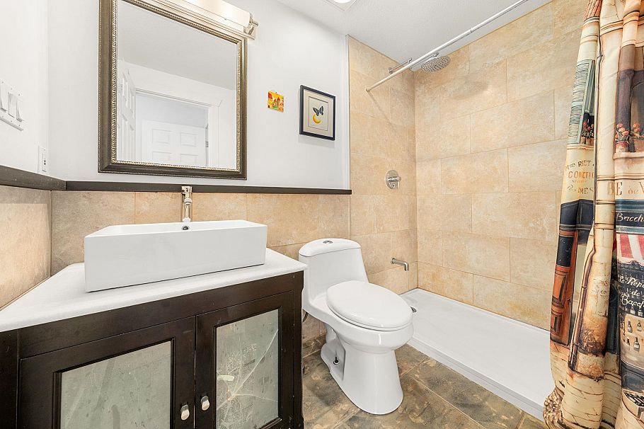 202 1000 Bowron Court North Vancouver, BC - 23