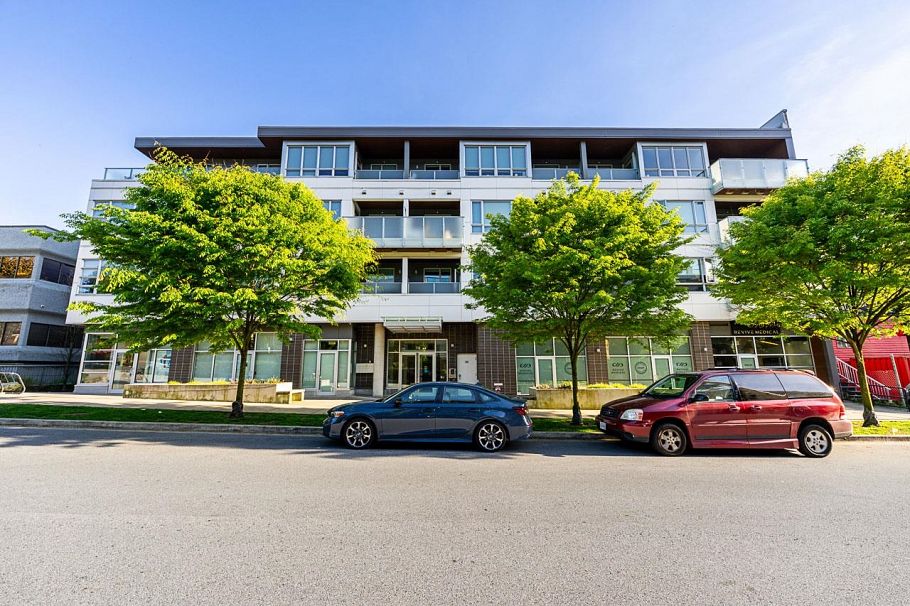 204 711 W 14th Street North Vancouver, BC - 1