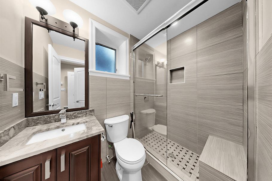 2456 E 45th Avenue Vancouver, BC - 26