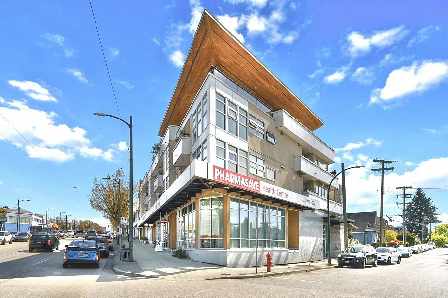 212 4338 Commercial Street Vancouver, BC - 2