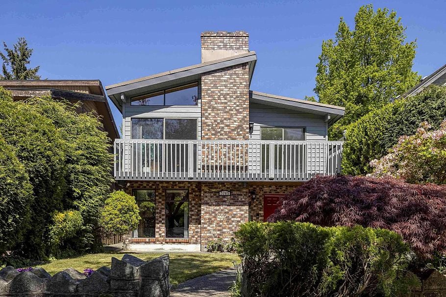 3765 W 30th Avenue Vancouver, BC - 1