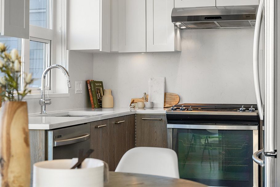 301 123 W 1st Street North Vancouver, BC - 4