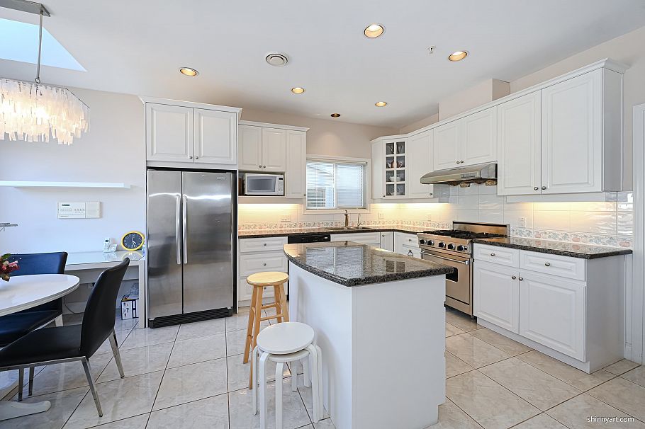 1933 W 42nd Avenue Vancouver, BC - 14