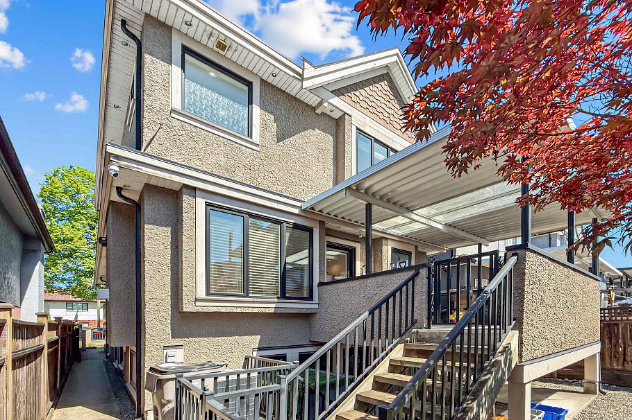 2456 E 45th Avenue Vancouver, BC - 38