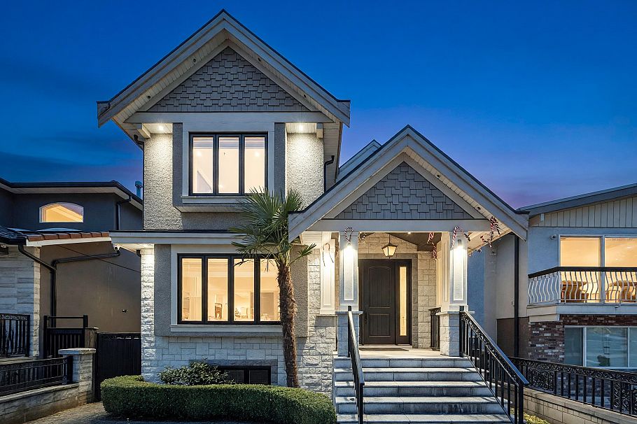 2456 E 45th Avenue Vancouver, BC - 32