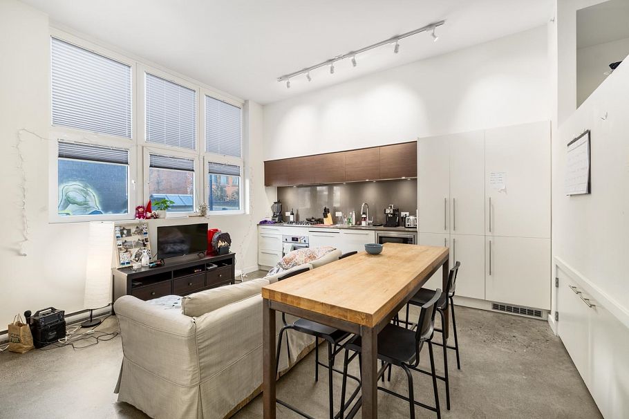208 150 E Cordova Street Vancouver, BC - 2