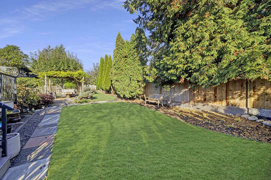 1388 E 20th Street North Vancouver, BC - 21
