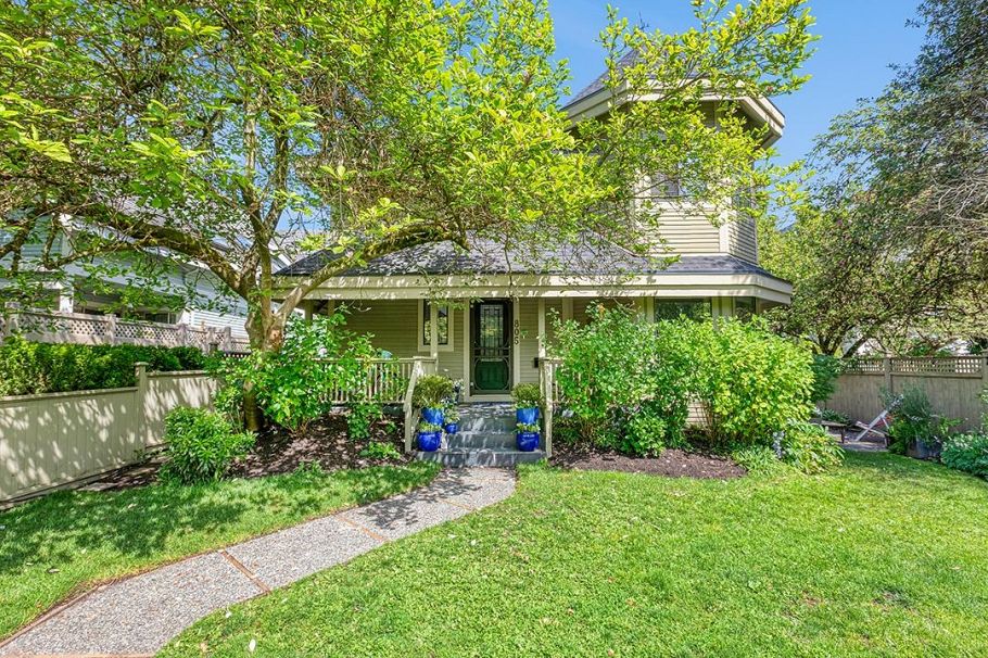 805 W 14th Avenue Vancouver, BC - 1