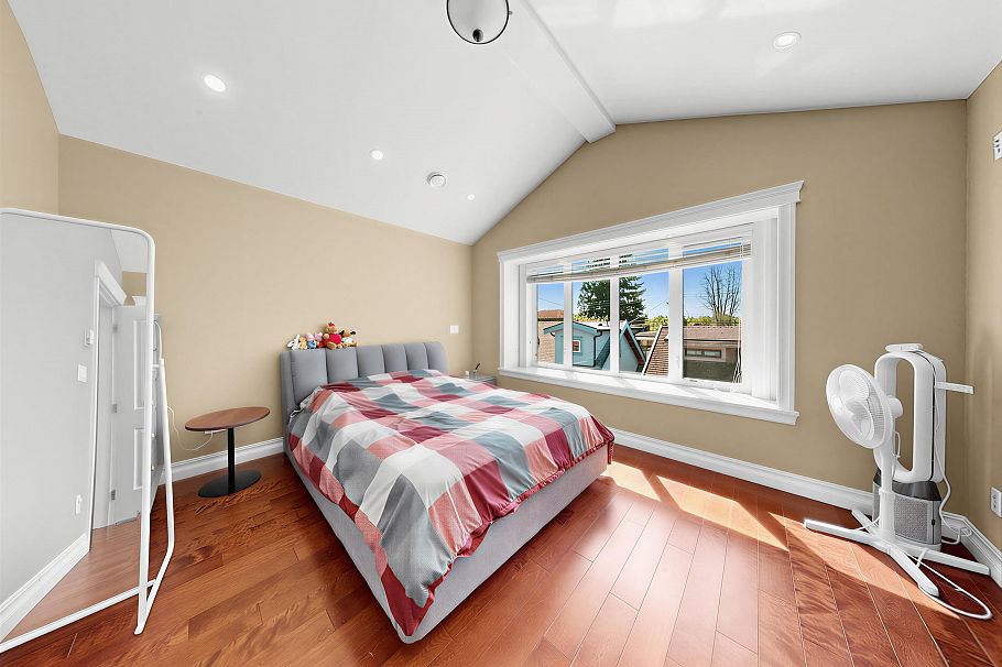 2456 E 45th Avenue Vancouver, BC - 16
