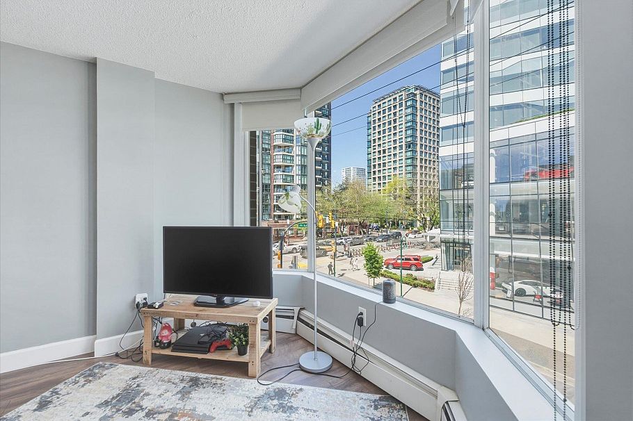 407 950 Drake Street Vancouver, BC - 4