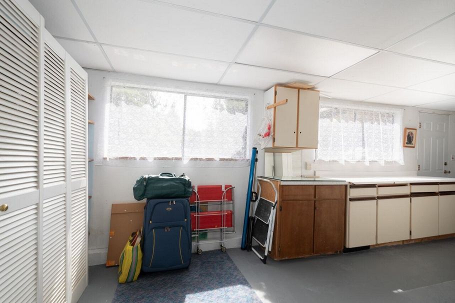 4057 Violet Street North Vancouver, BC - 33