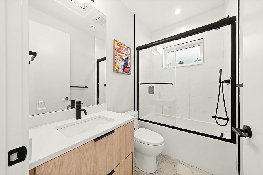 2815 W 19th Avenue Vancouver, BC - 16