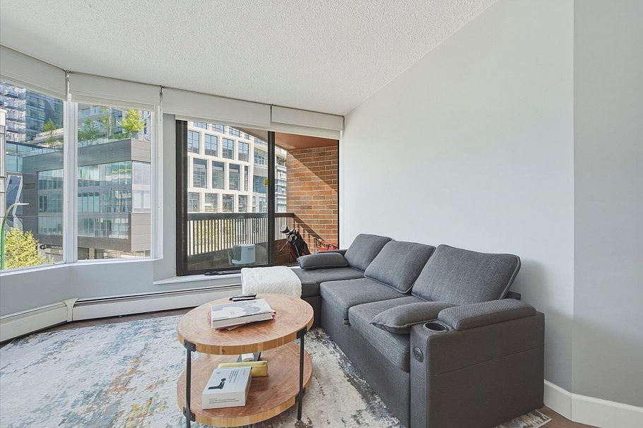 407 950 Drake Street Vancouver, BC - 2