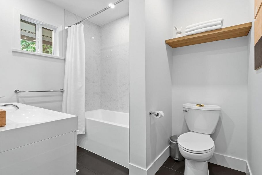 1516 Mcnair Drive North Vancouver, BC - 15