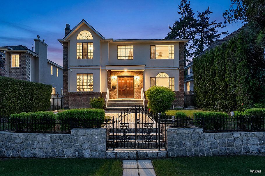2986 W 35th Avenue Vancouver, BC - 35