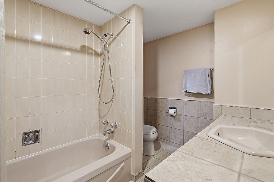 792 W 54th Avenue Vancouver, BC - 15