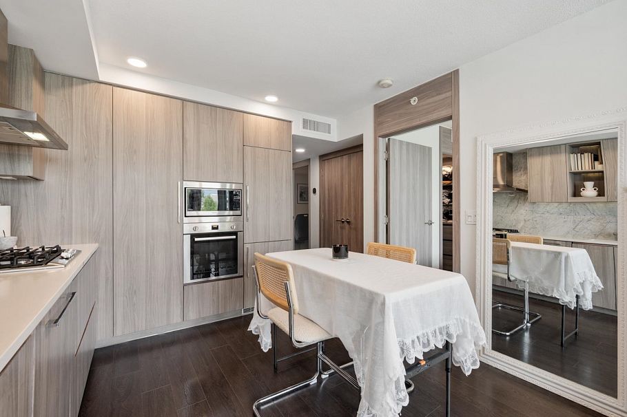 911 8800 Hazelbridge Way Richmond, BC - 7