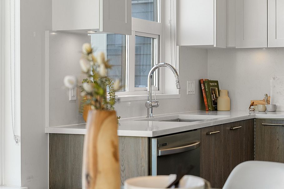 301 123 W 1st Street North Vancouver, BC - 17