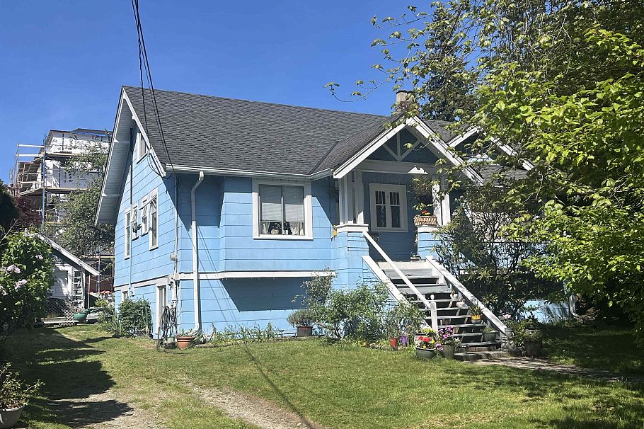 1025 W 57th Avenue Vancouver, BC - 1