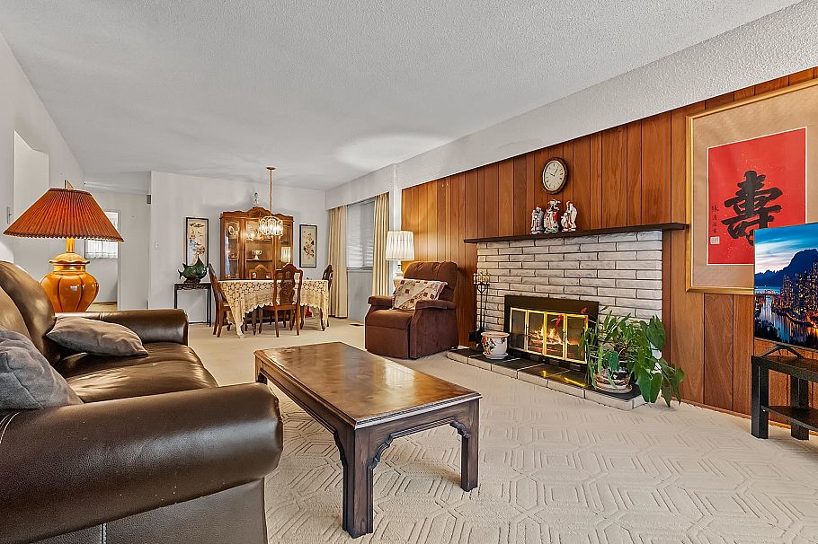 352 E 38th Avenue Vancouver, BC - 2