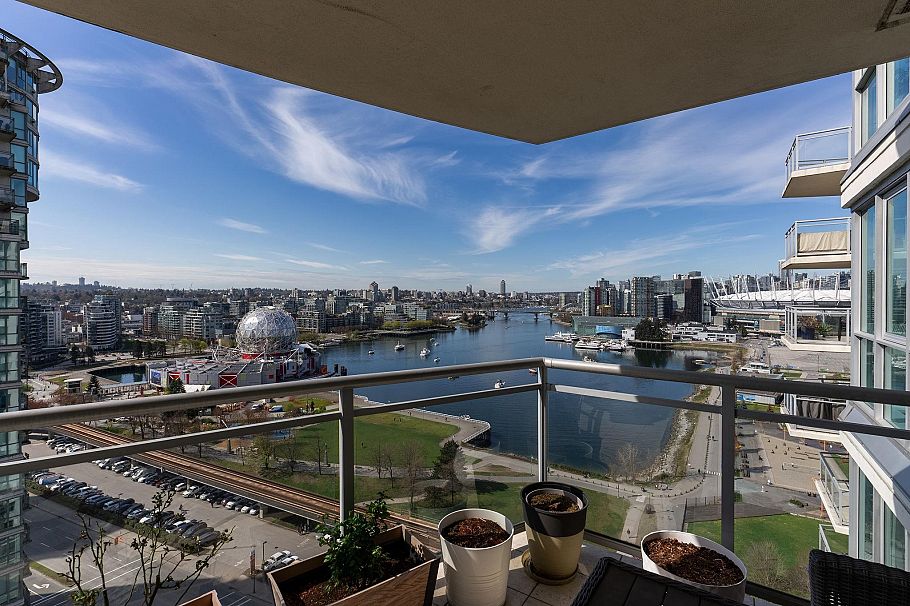 2004 120 Milross Avenue Vancouver, BC - 29