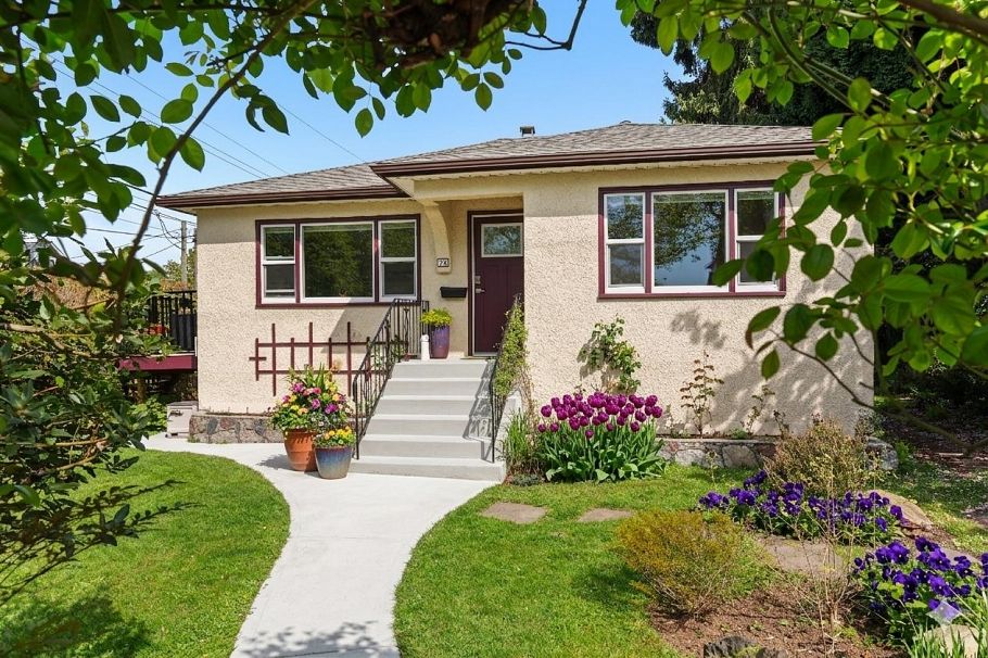 38 N Slocan Street Vancouver, BC - 1