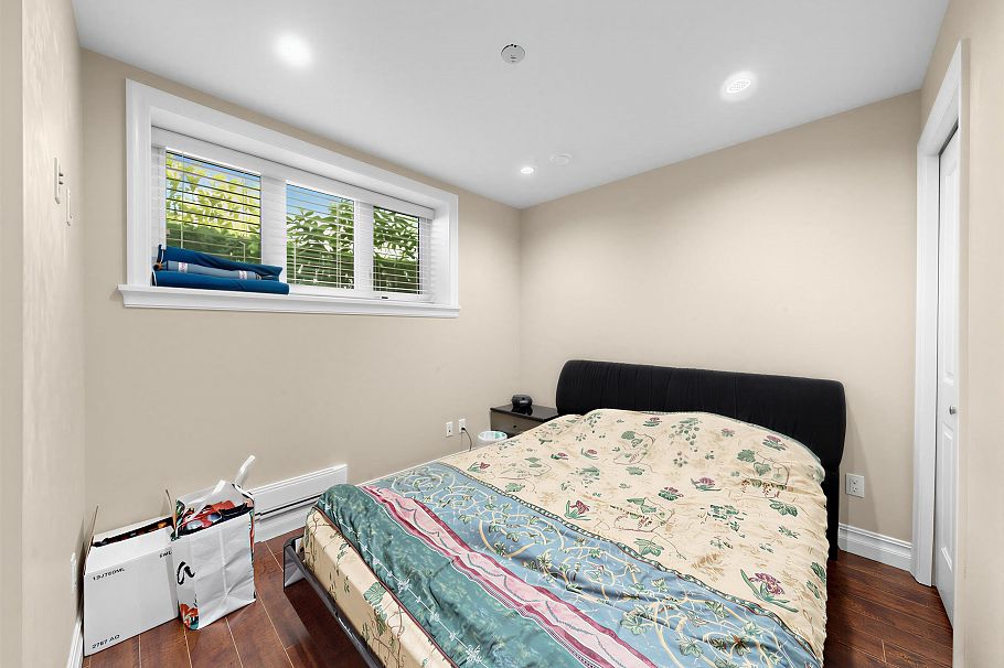 2456 E 45th Avenue Vancouver, BC - 20