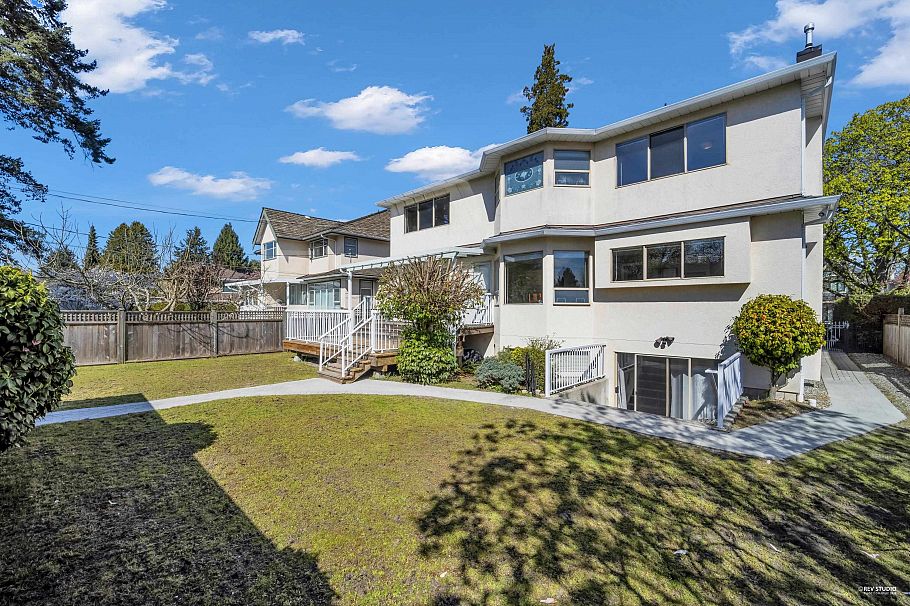 2986 W 35th Avenue Vancouver, BC - 33