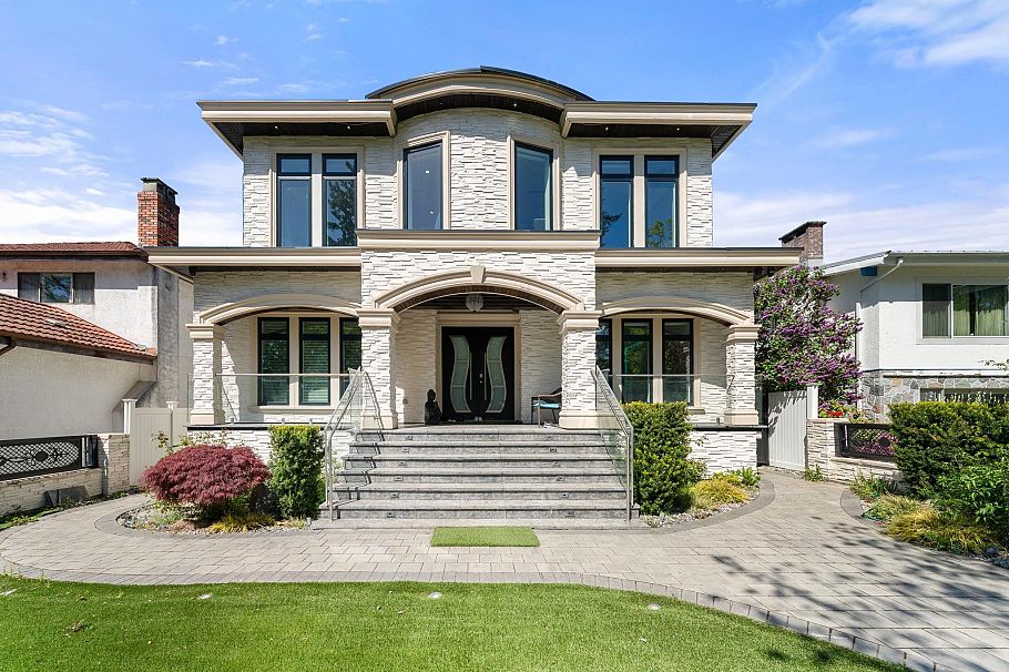 3419 E 48th Avenue Vancouver, BC - 1