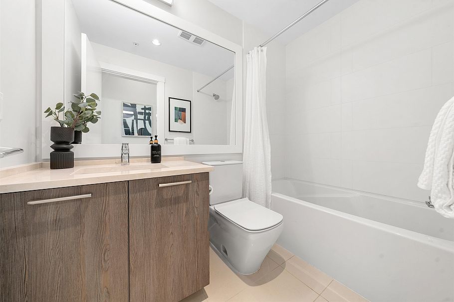 301 123 W 1st Street North Vancouver, BC - 15