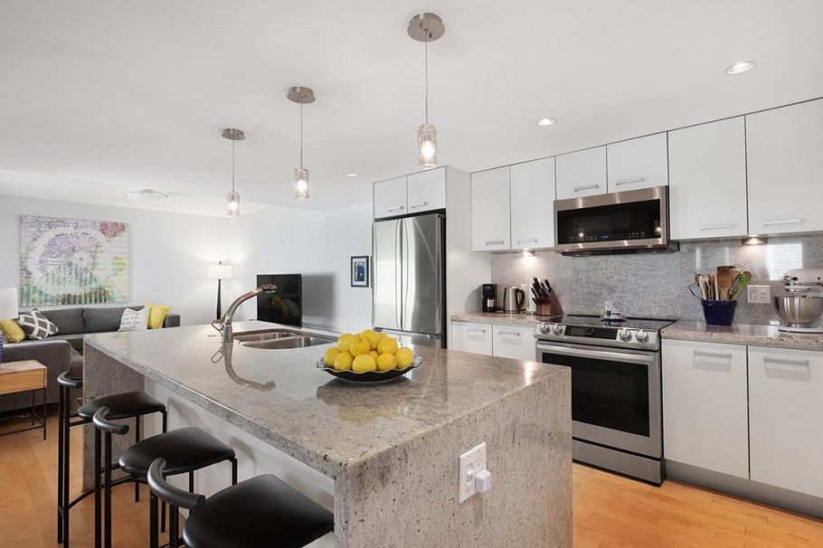 805 W 14th Avenue Vancouver, BC - 16