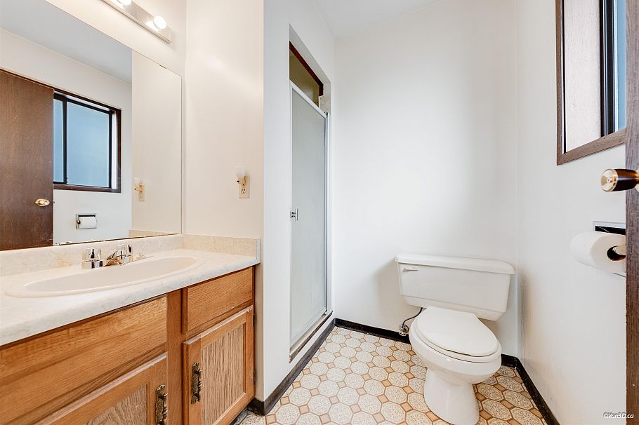 586 E 59th Avenue Vancouver, BC - 30