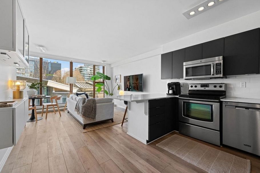 404 1633 W 8th Avenue Vancouver, BC - 1