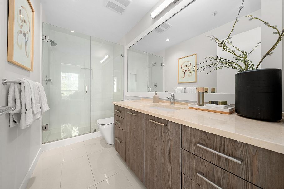 301 123 W 1st Street North Vancouver, BC - 11