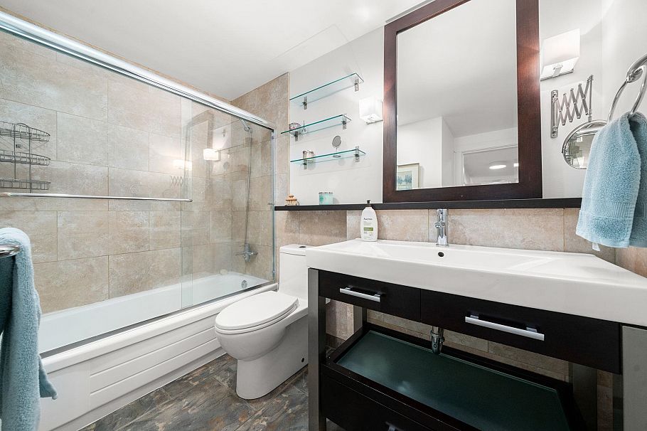 202 1000 Bowron Court North Vancouver, BC - 21