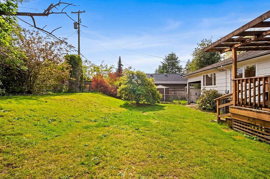 2762 Newmarket Drive North Vancouver, BC - 24