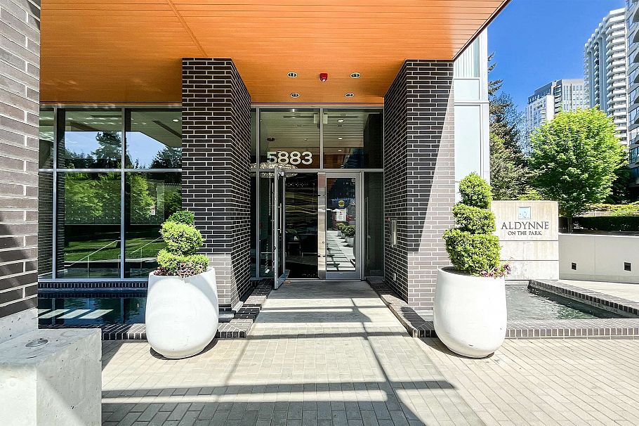 2208 5883 Barker Avenue Burnaby, BC - 1