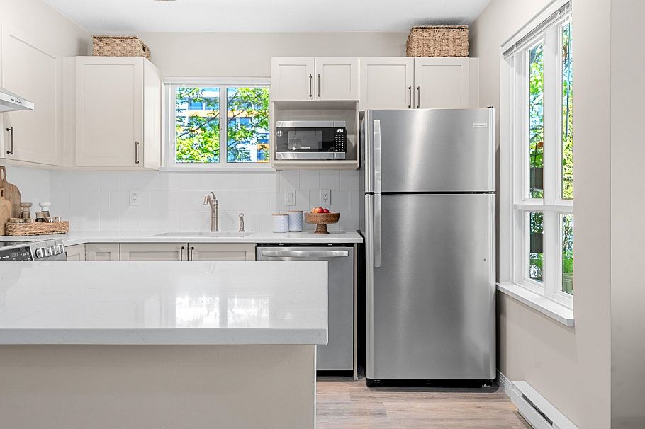 303 365 E 1st Street North Vancouver, BC - 4