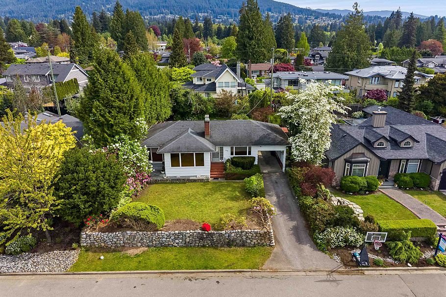 2762 Newmarket Drive North Vancouver, BC - 2