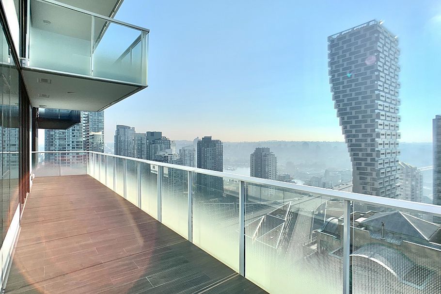 2504 1335 Howe Street Vancouver, BC - 2