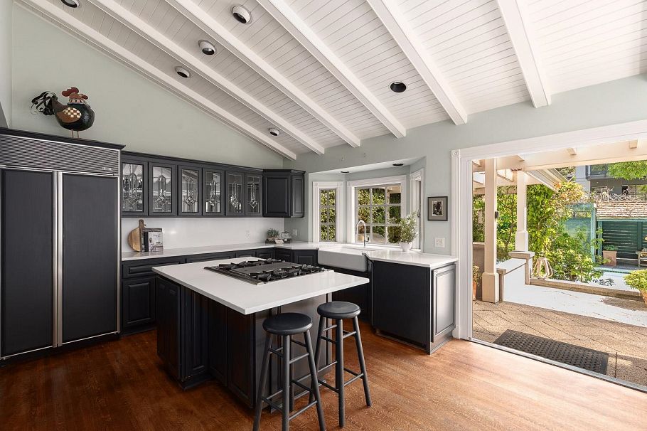 5976 Alma Street Vancouver, BC - 5