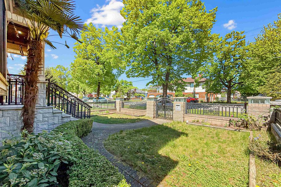 2456 E 45th Avenue Vancouver, BC - 33