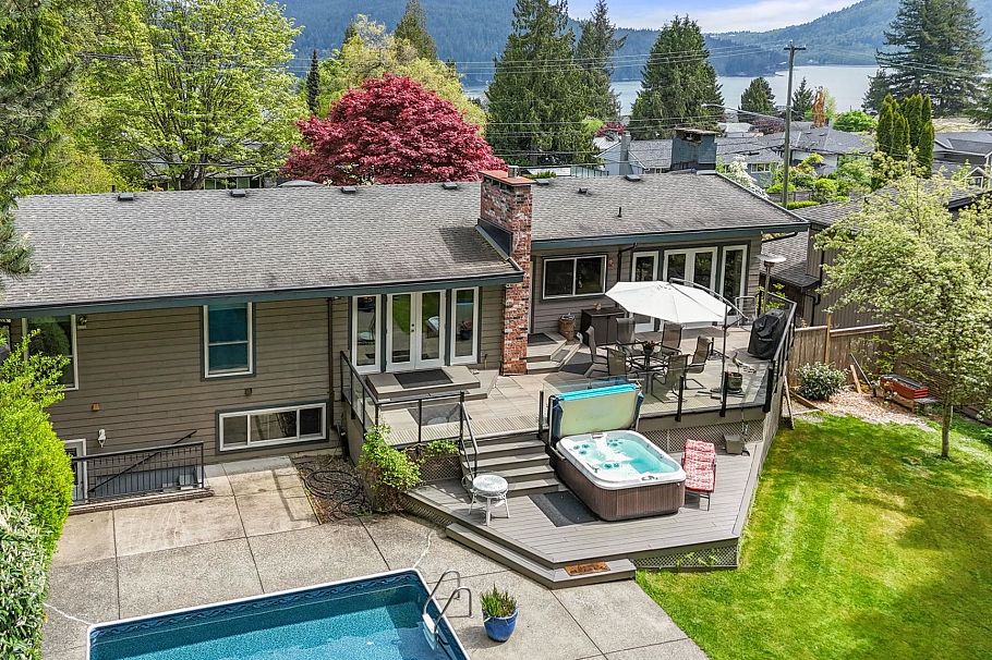 871 Fairway Drive North Vancouver, BC - 36