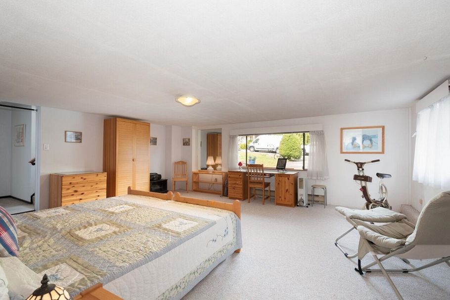 4057 Violet Street North Vancouver, BC - 30