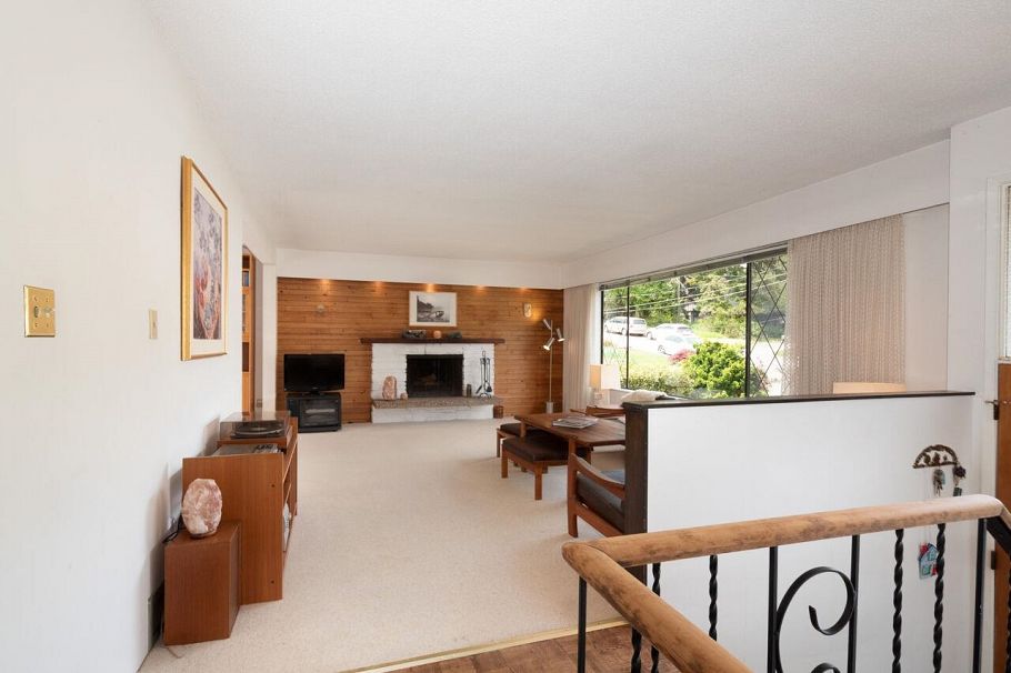 4057 Violet Street North Vancouver, BC - 3