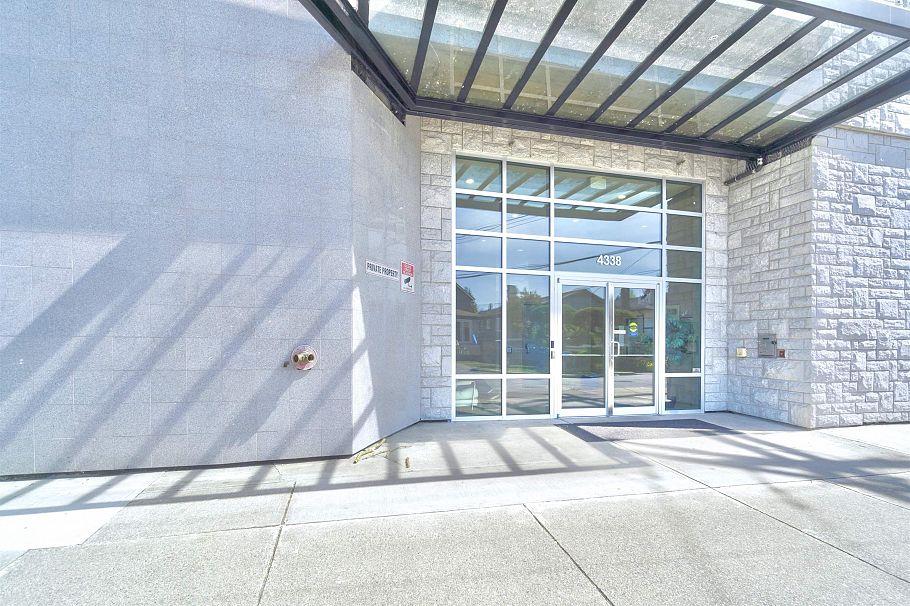 212 4338 Commercial Street Vancouver, BC - 5