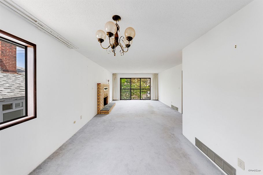 586 E 59th Avenue Vancouver, BC - 12