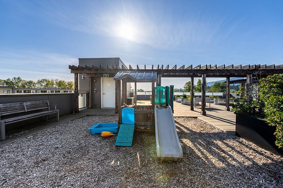 204 711 W 14th Street North Vancouver, BC - 29